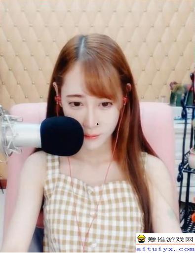 龙珠女主播柚子图片,甜美笑容，魅力四溢的直播界新星